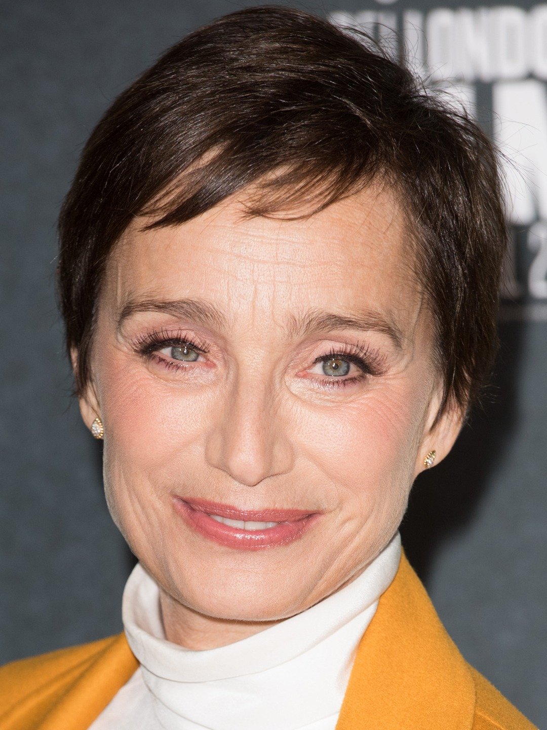 How tall is Kristin Scott Thomas?